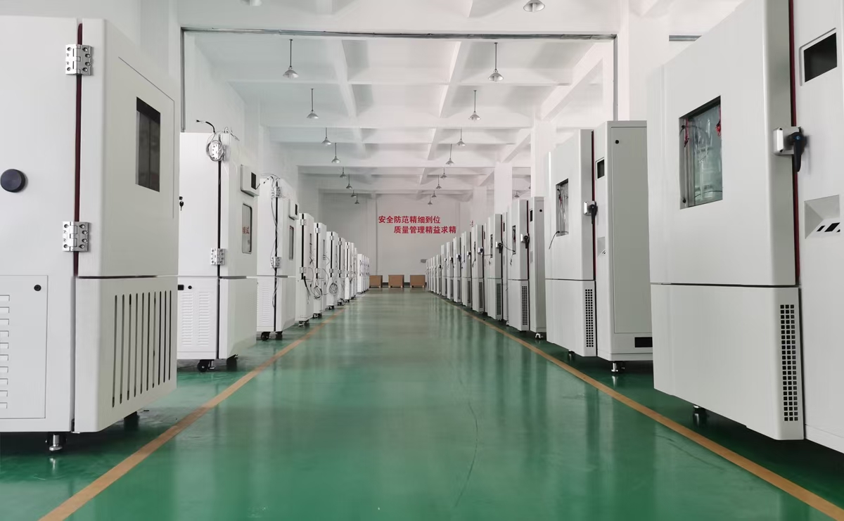如何利用高低溫試驗(yàn)箱優(yōu)化無(wú)人駕駛汽車(chē)的耐用性與性能
